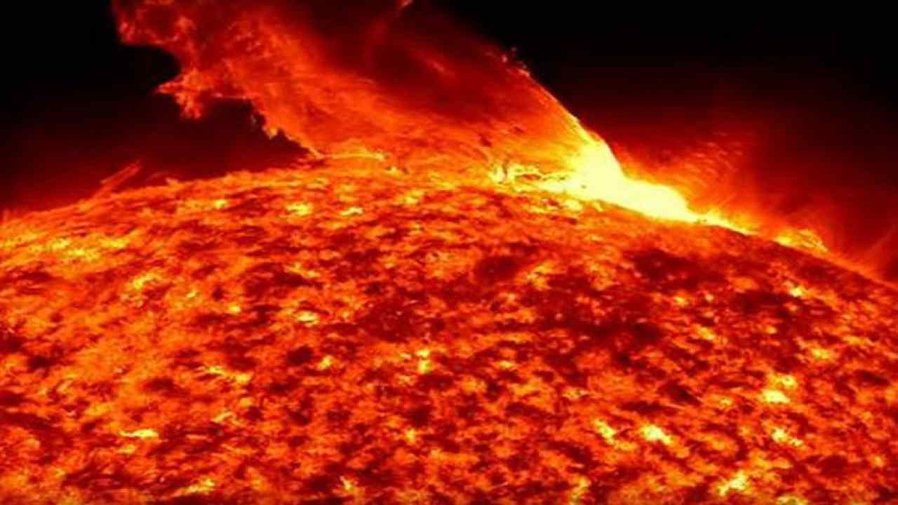 Perché nel sole continuano a verificarsi piccola esplosioni?