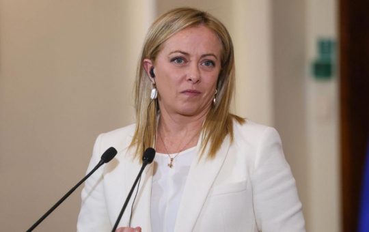 Giorgia Meloni abolisce il reddito di cittadinanza