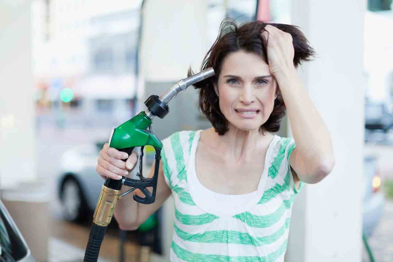 Save Gasoline in 3 Simple Steps: How to Pay Less |  The ultimate guide