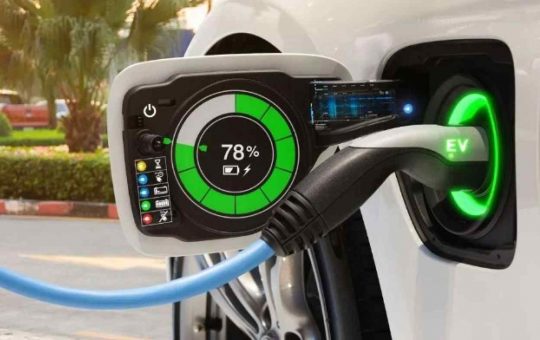 Come ricaricare a basso costo l'auto elettrica