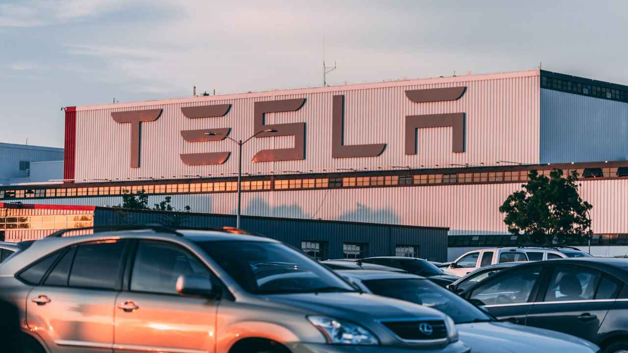 investire in azioni Tesla