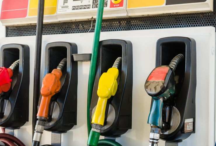 distributori carburante prezzi bassi