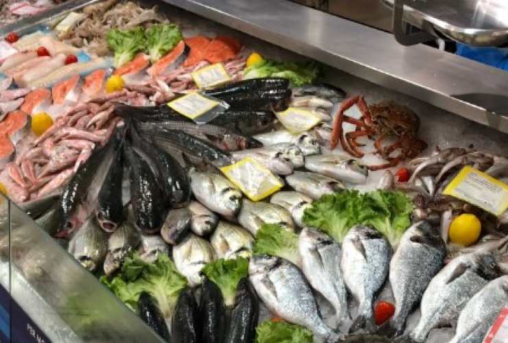Cena a base di pesce con pochi soldi