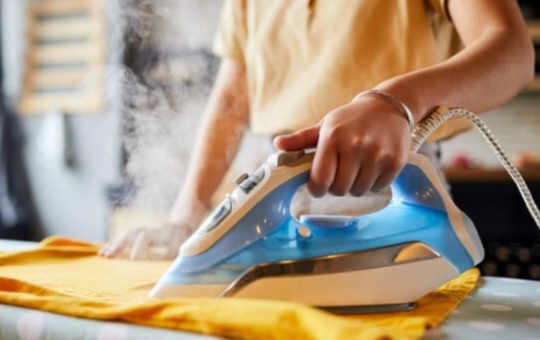 Ecco come risparmiare con il ferro da stiro