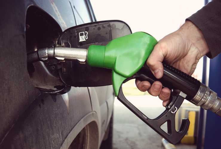 fare benzina self service