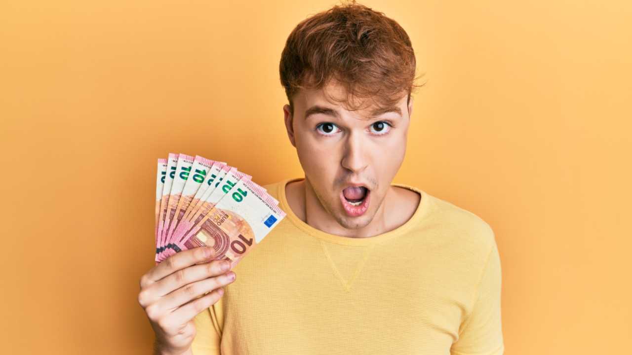 Risparmio Challenge, il libro che ti fa risparmiare fino a 15mila euro è  virale