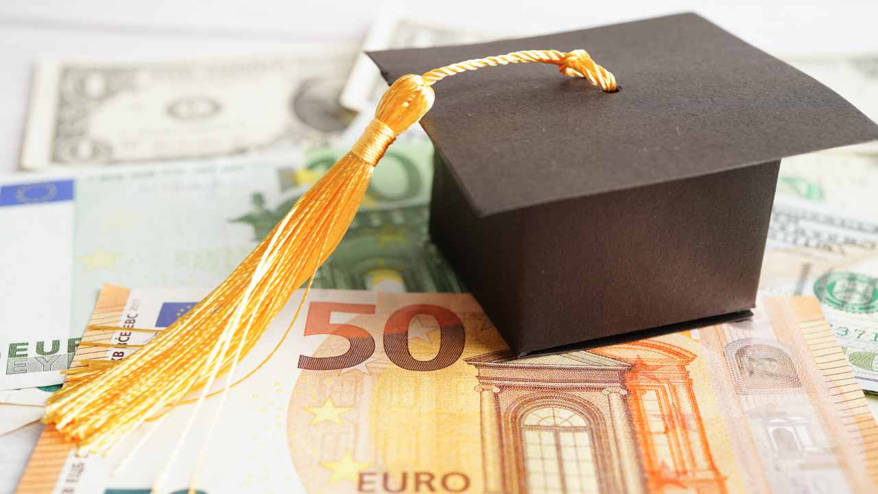 Bonus cultura addio, 500 euro persi per sempre: tra quanto scade e come